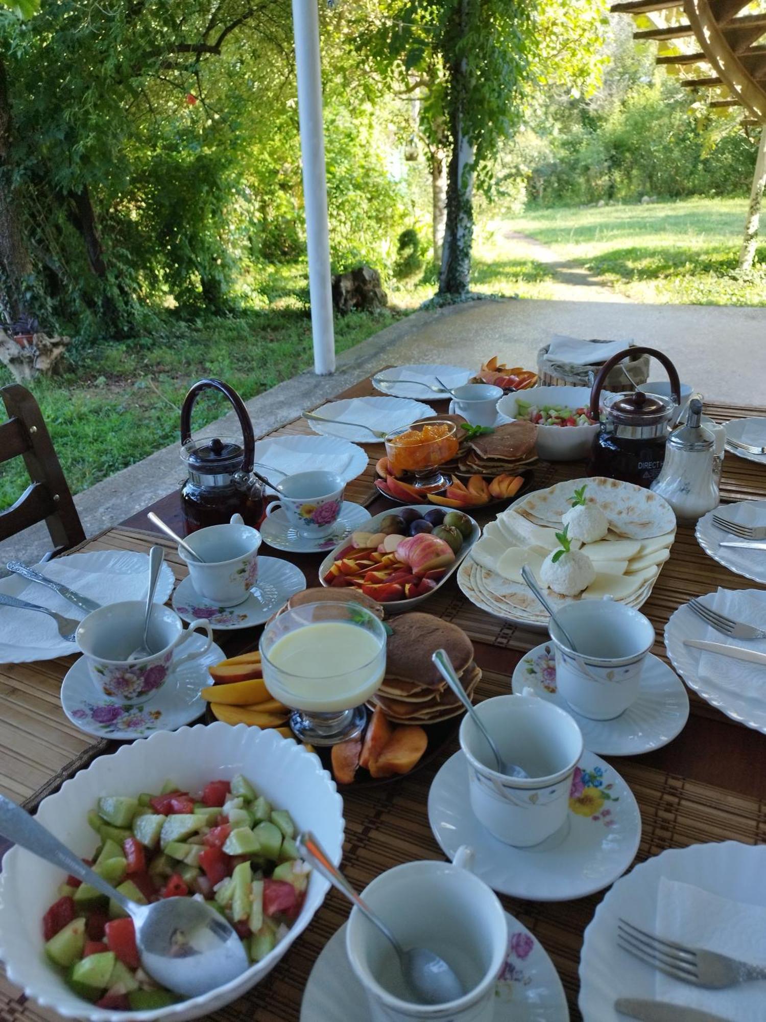Country House Uliana Цкалтубо Екстериор снимка